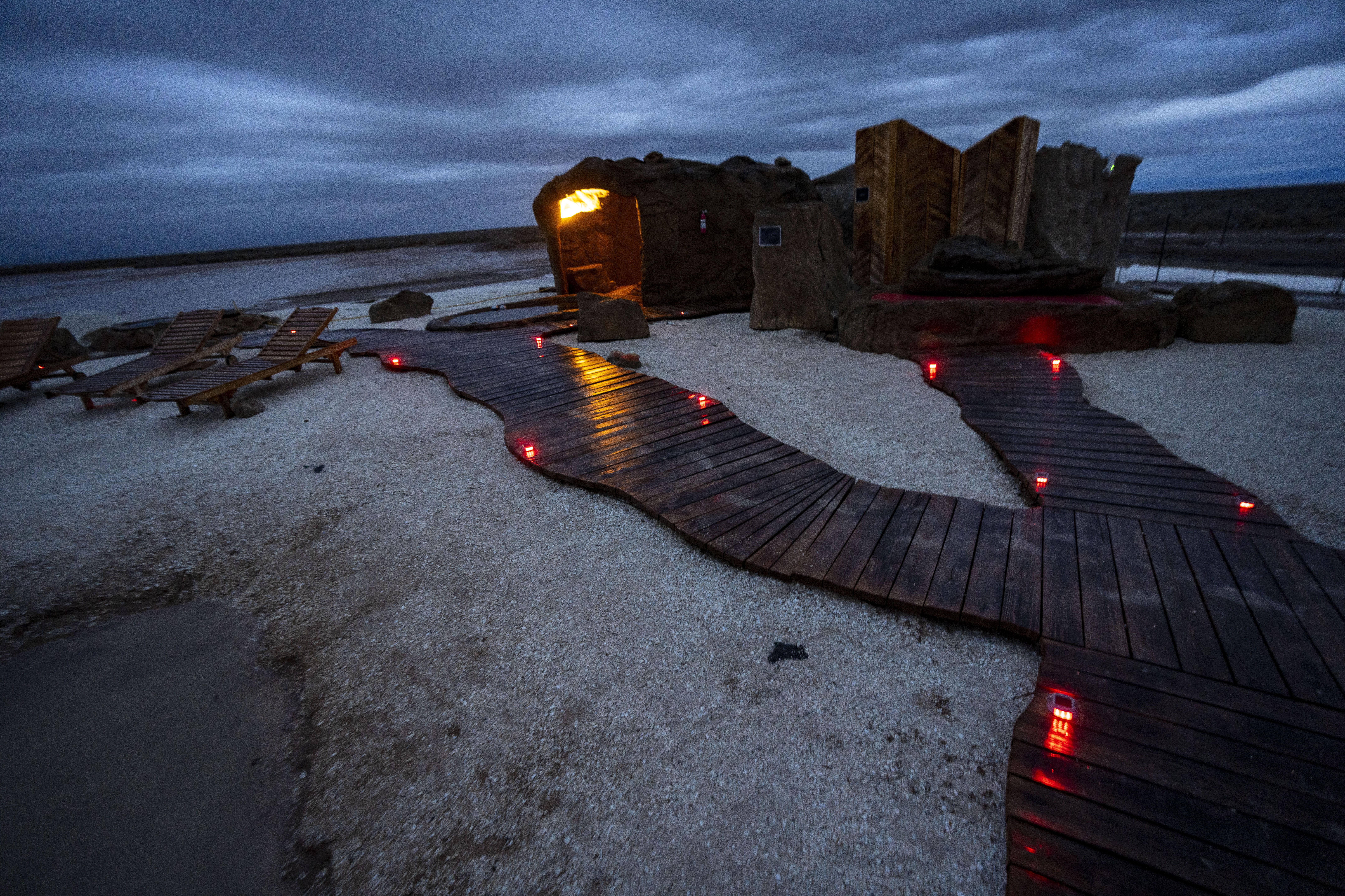 Hot tubs, mud baths, and cold plunge pools at Outpost X near Beryl.