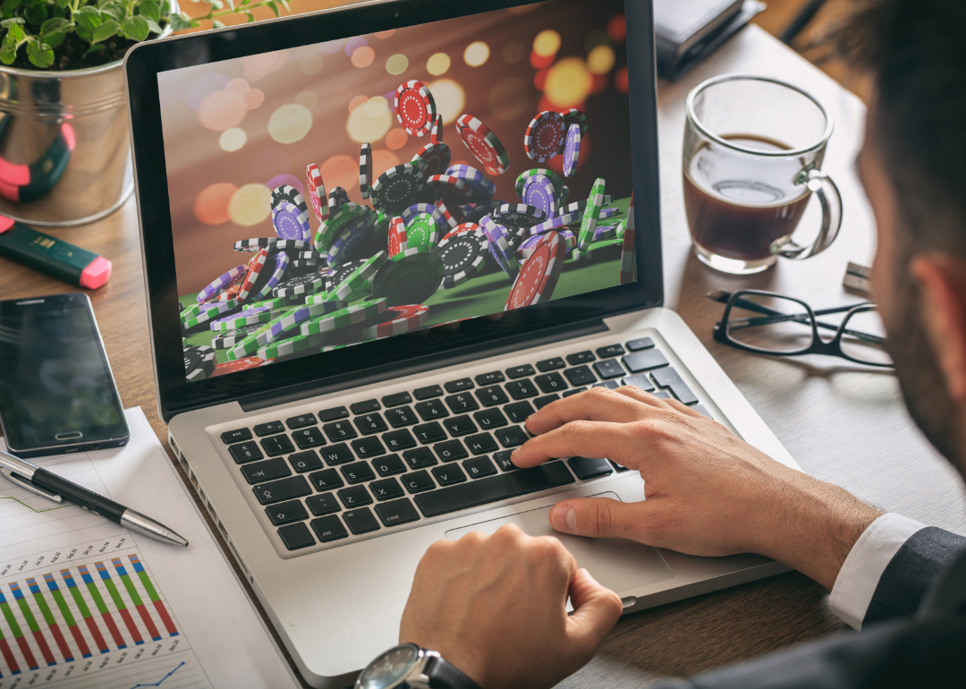 A man interacts with an online casino on his laptop.