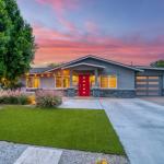 A luxury home at sunset in Scottsdale, Arizona.