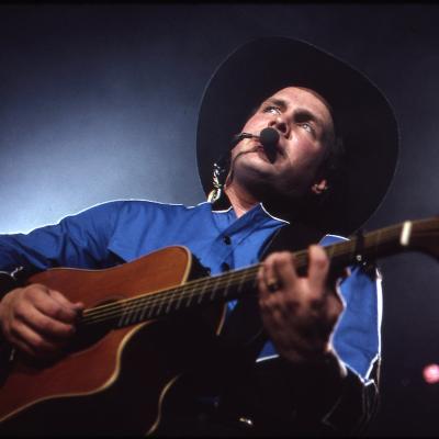Country music singer/songwriter Garth Brooks performs at the MTSU Gym on January 1, 1991 in Nashville, Tennessee.