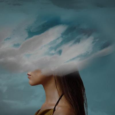 Image of a woman whose head is illustrated with clouds.