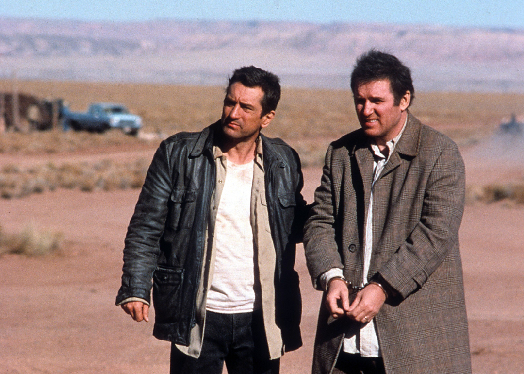 Robert De Niro stands in the desert with Charles Grodin in a scene from the film 'Midnight Run', 1988.
