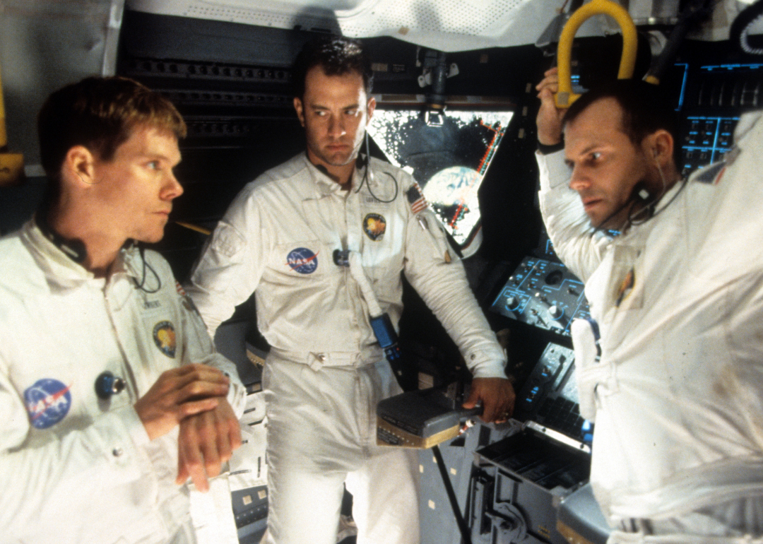 Kevin Bacon, Tom Hanks, and Bill Paxton talking in ship in a scene from the film 'Apollo 13', 1995.
