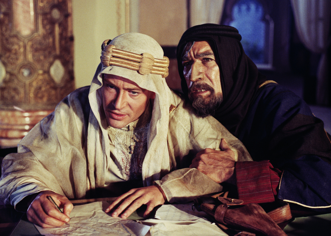 Peter O'Toole and Anthony Quinn (1915 - 2001) as Auda abu Tayi in a still from 'Lawrence of Arabia', 1962. 