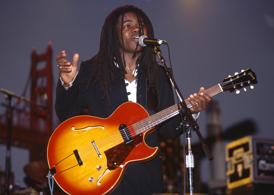 Tracy Chapman performs during the Bay Area Music Awards at Bill Graham Civic Auditorium in San Francisco, California, on March 15, 1997.