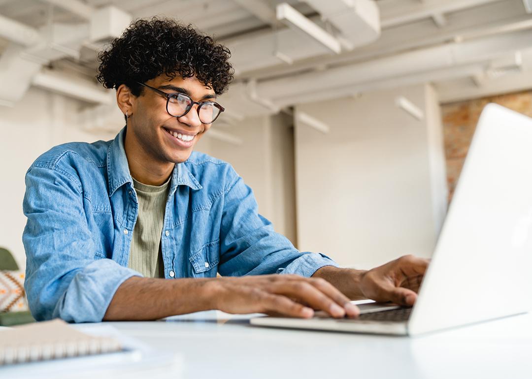 A young freelancer using a laptop to work remotely.