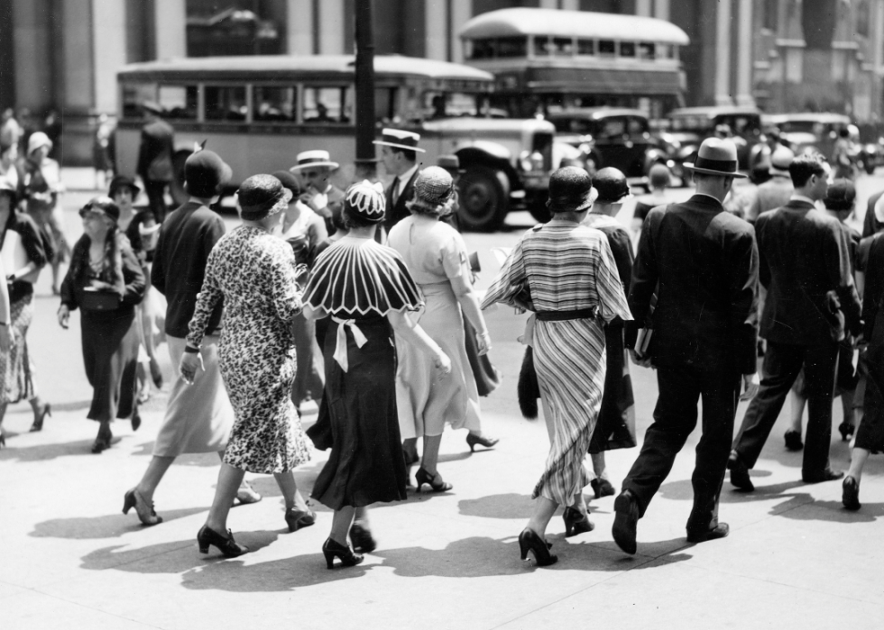 Crowds shopping on 34th Street and Fifth Avenue