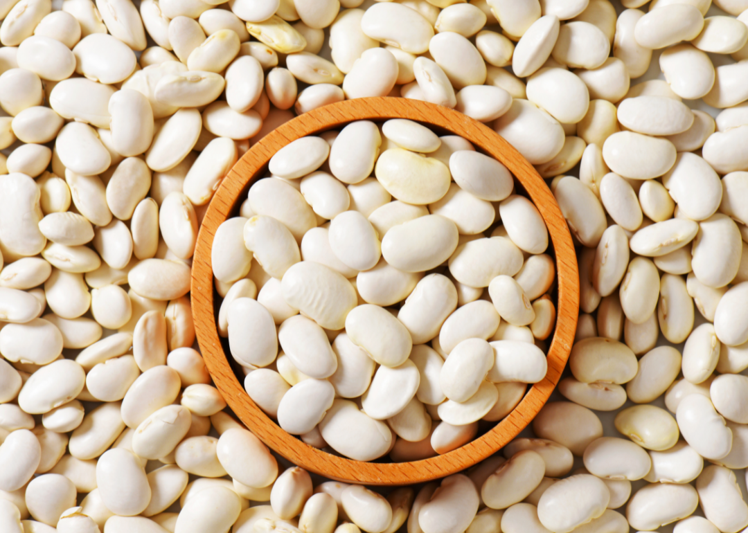 Bowl of uncooked lima beans.