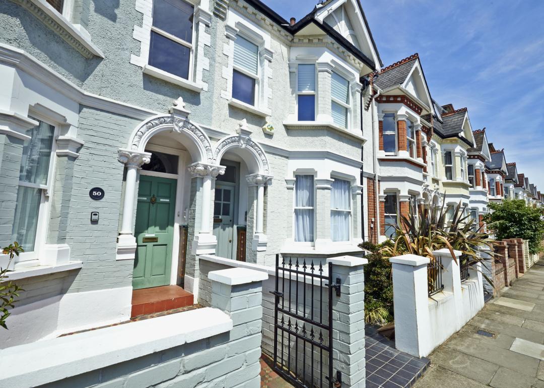 London street of early 20th century Edwardian terraced houses.