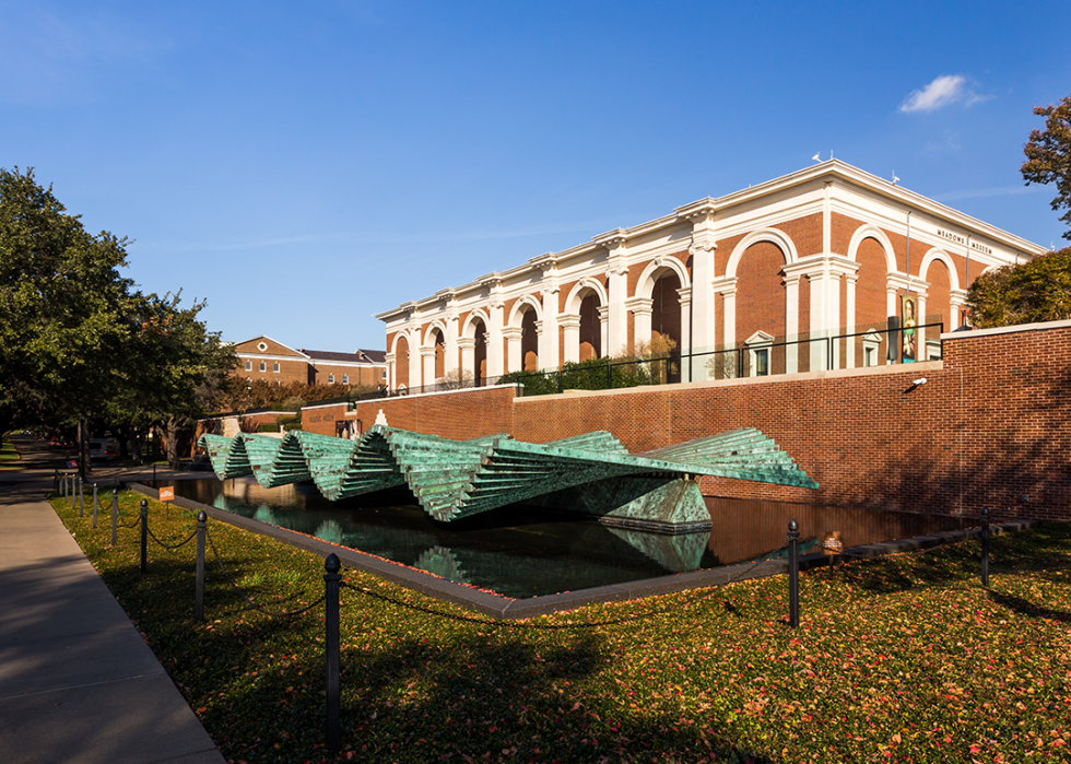 Fountain at the front of the Meadows Museum in SMU.
