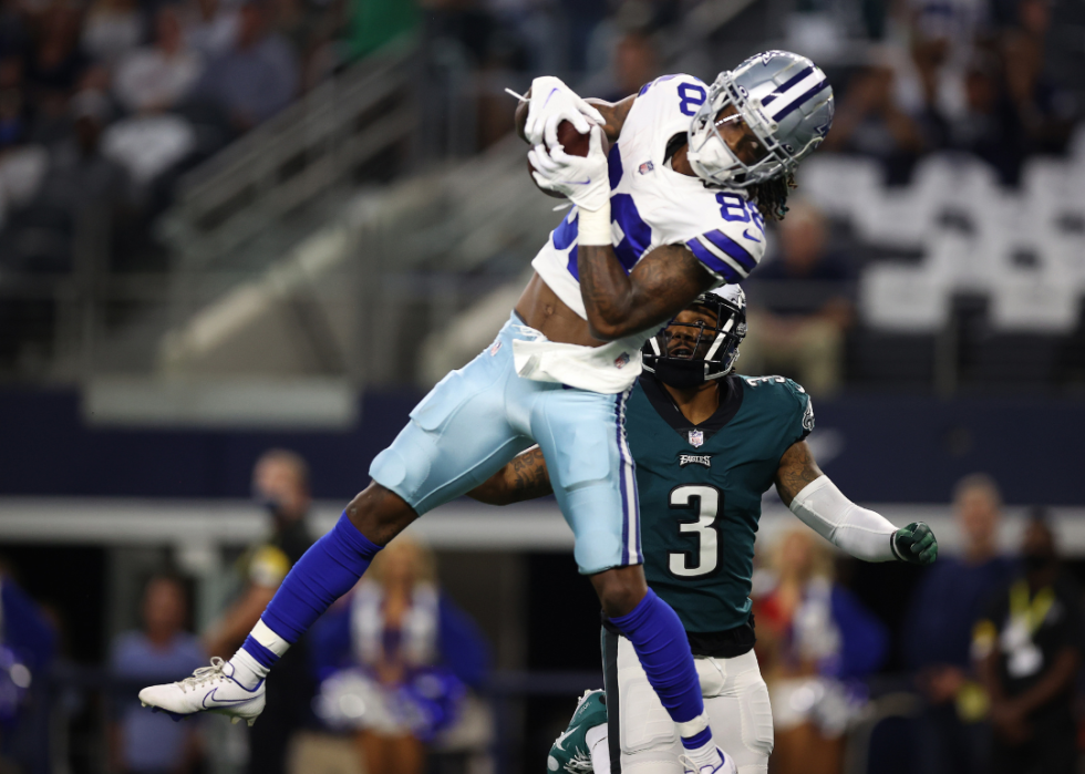 CeeDee Lamb #88 of the Dallas Cowboys makes a first quarter catch in front of Steven Nelson #3 of the Philadelphia Eagles at AT&T Stadium on September 27, 2021 in Arlington, Texas.