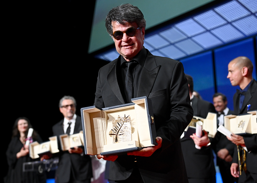 Jafar Panahi accepts the Palme d'Or for "Un simple accident" at the Cannes Film Festival.