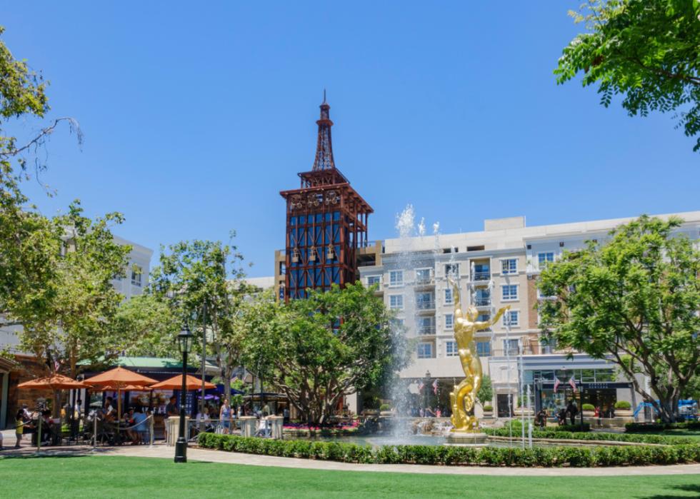 Fountain at Glendale shopping mall.