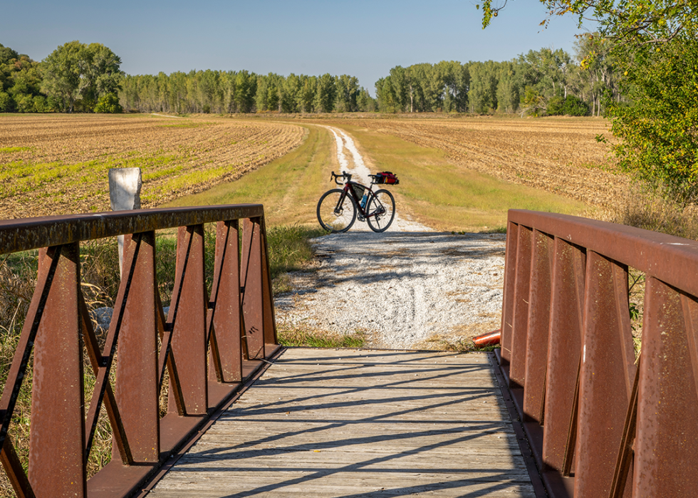 Gravel touring bike on Steamboat Trace Trail.