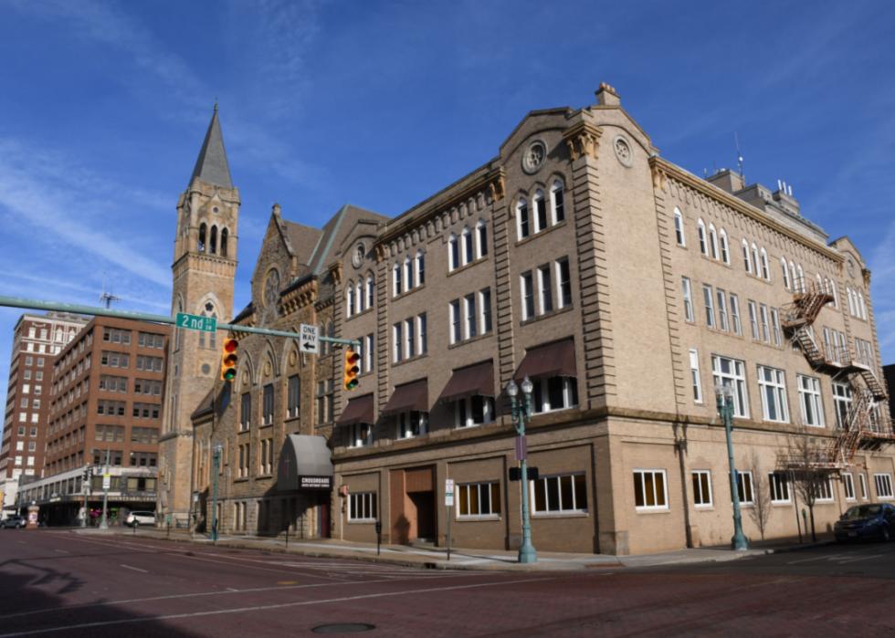 A brown building at the intersection.