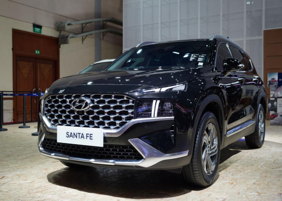 A black Hyundai Santa Fe.
