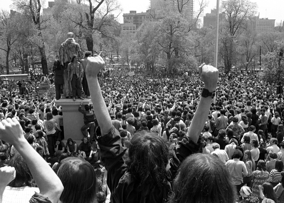 The large crowd that gathered in front of the State House, at Boston Common, to protest the Kent State University Shooting.