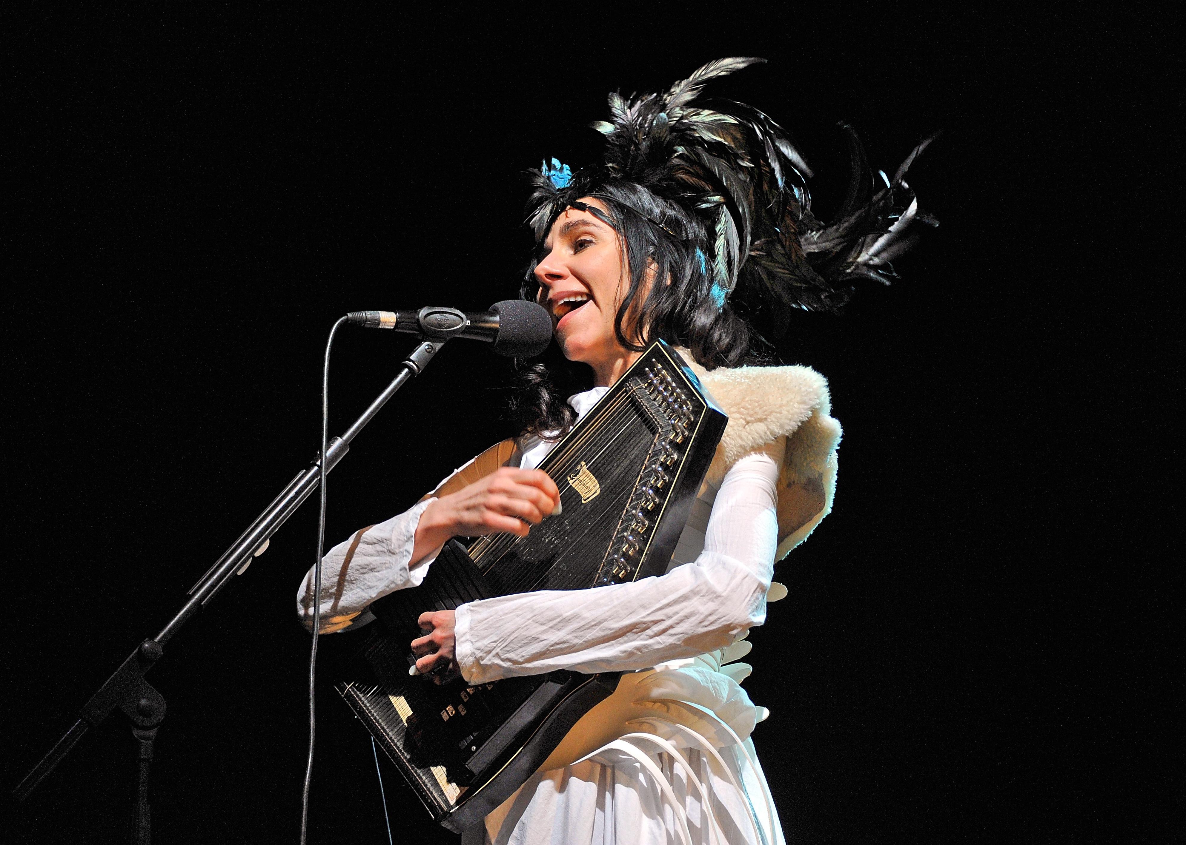 PJ Harvey playing an autoharp