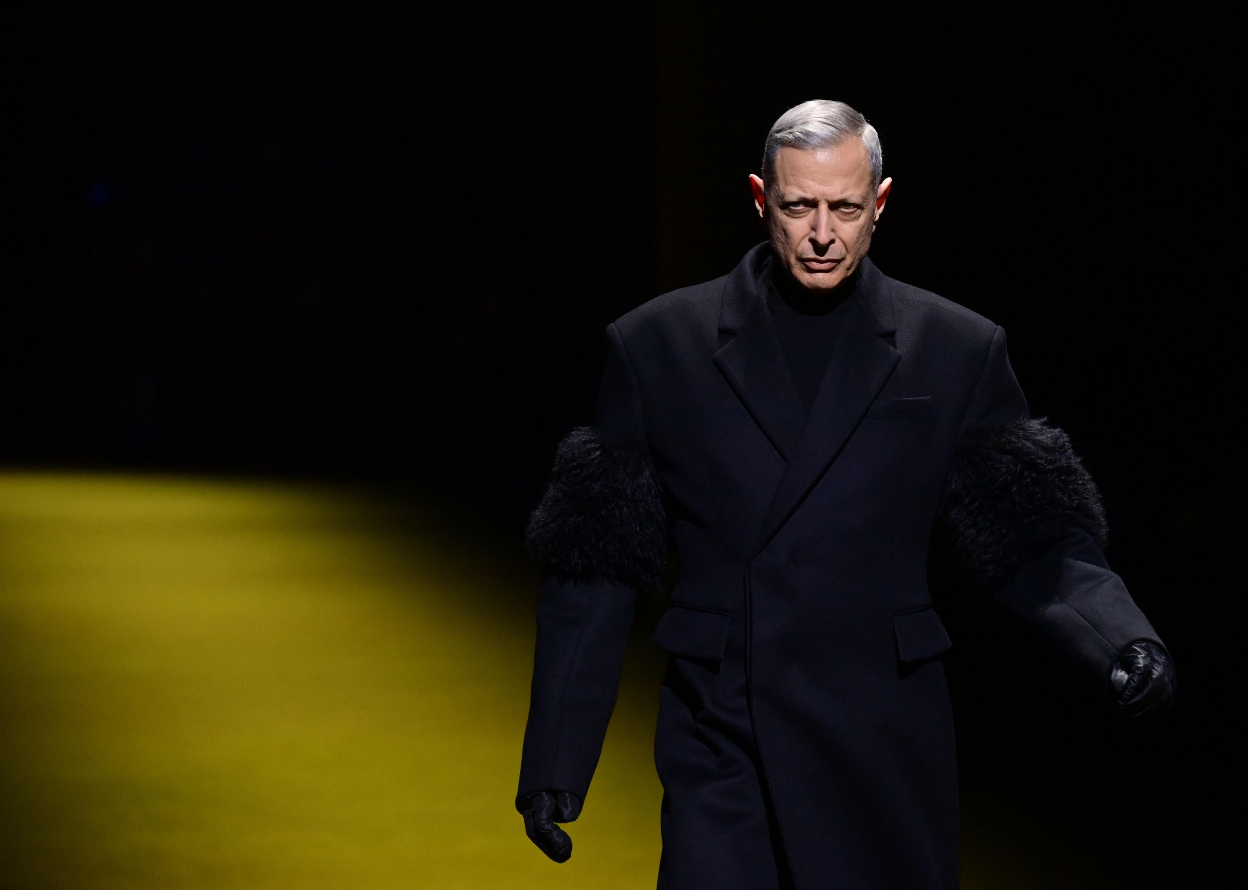 Jeff Goldblum in all black on a runway.