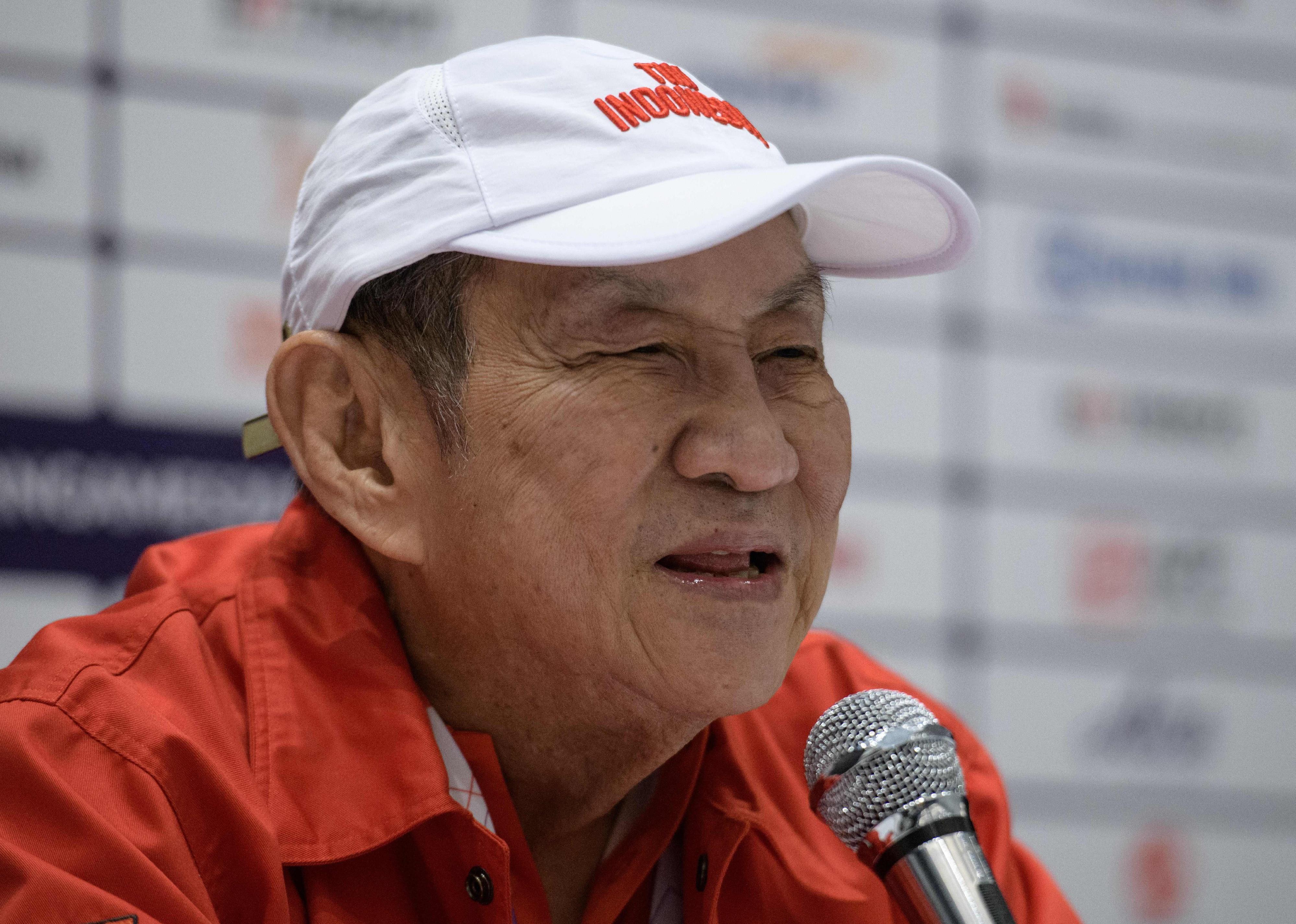 Michael Hartono speaks into a microphone. 