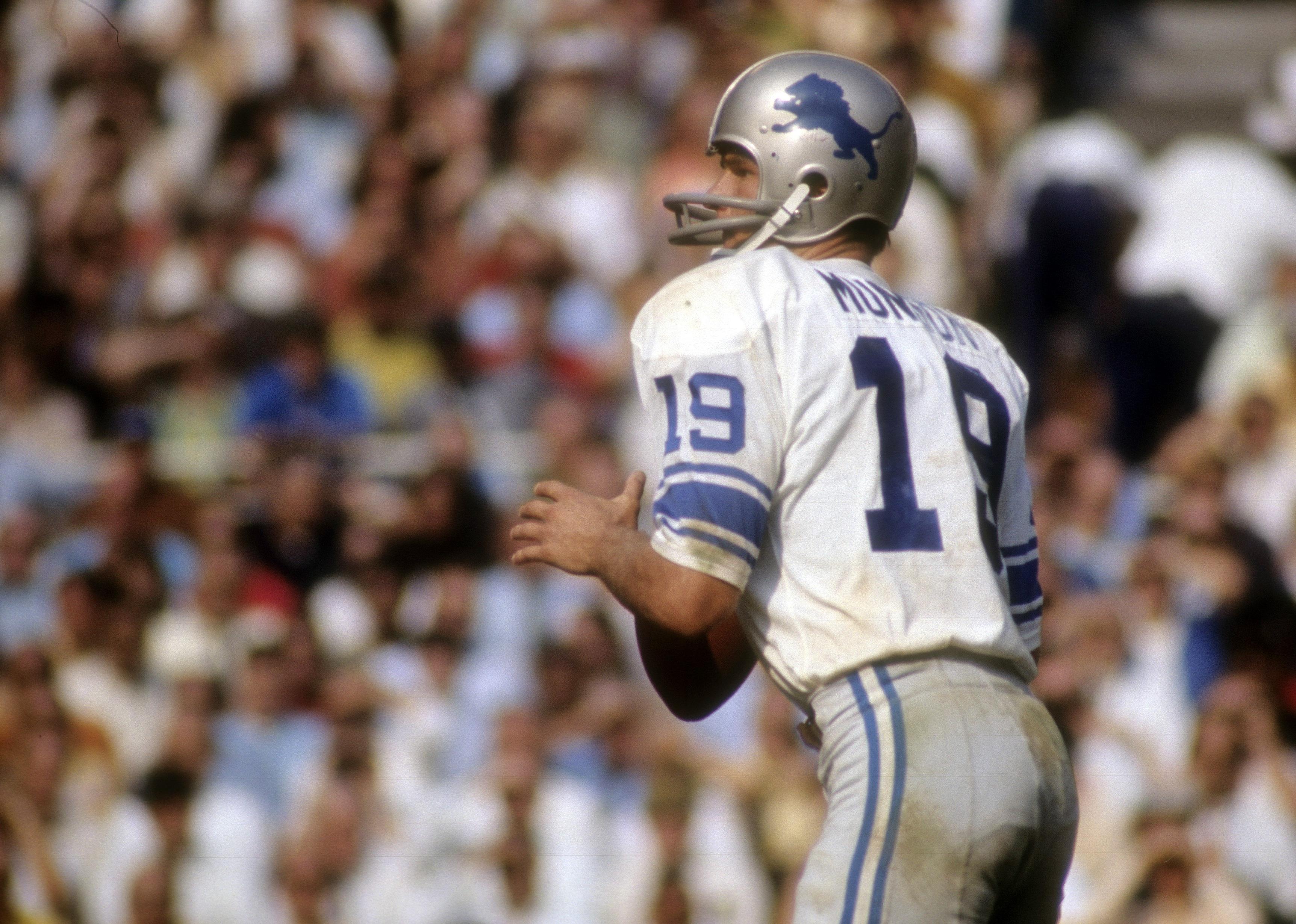 Quarterback Bill Munson of the Detroit Lions drops back to pass.