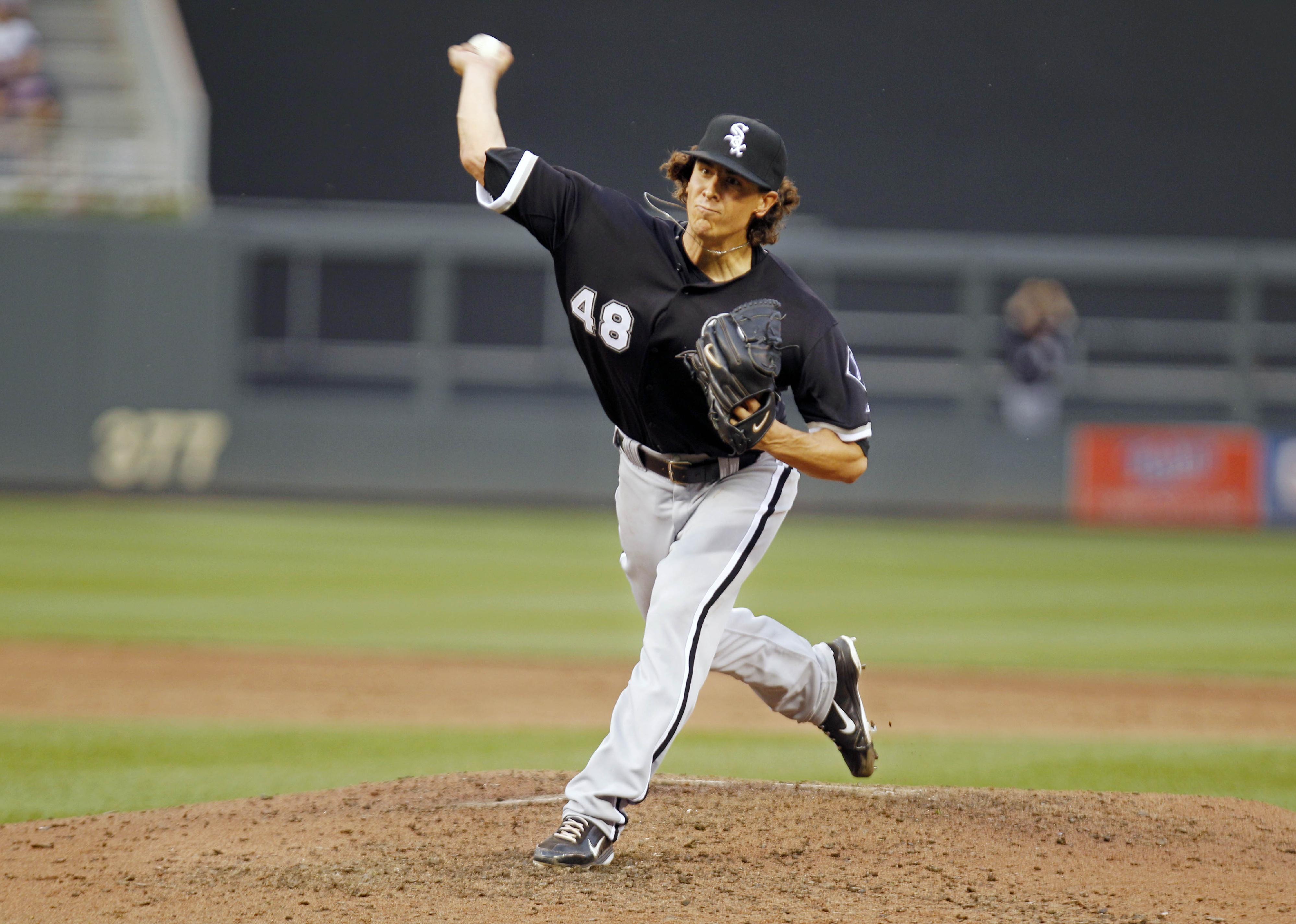 Zach Stewart of the Chicago White Sox pitches to the Minnesota Twins.