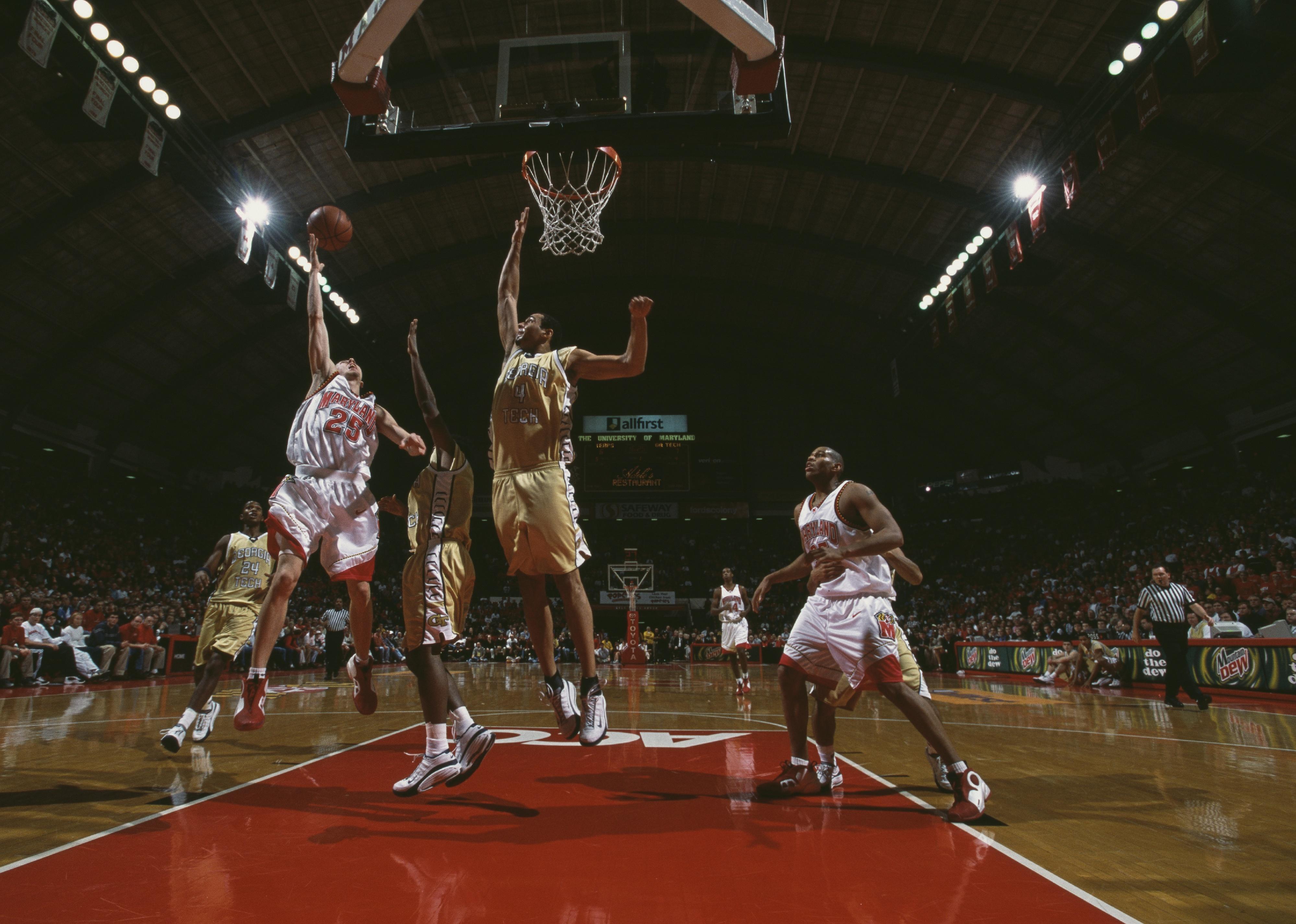 Steve Blake attempts a one handed lay up shot during a game.