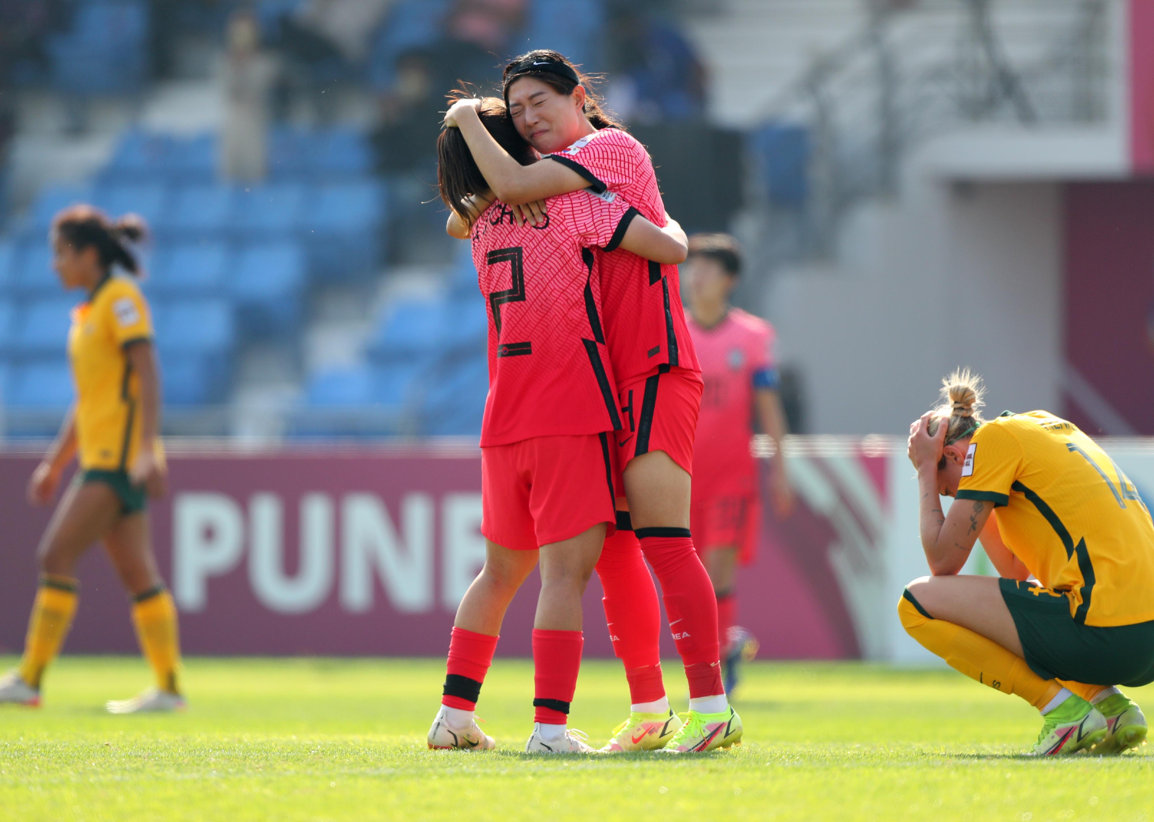 Shim Seo-yeon and Choo Hyojoo of South Korea celebrate.