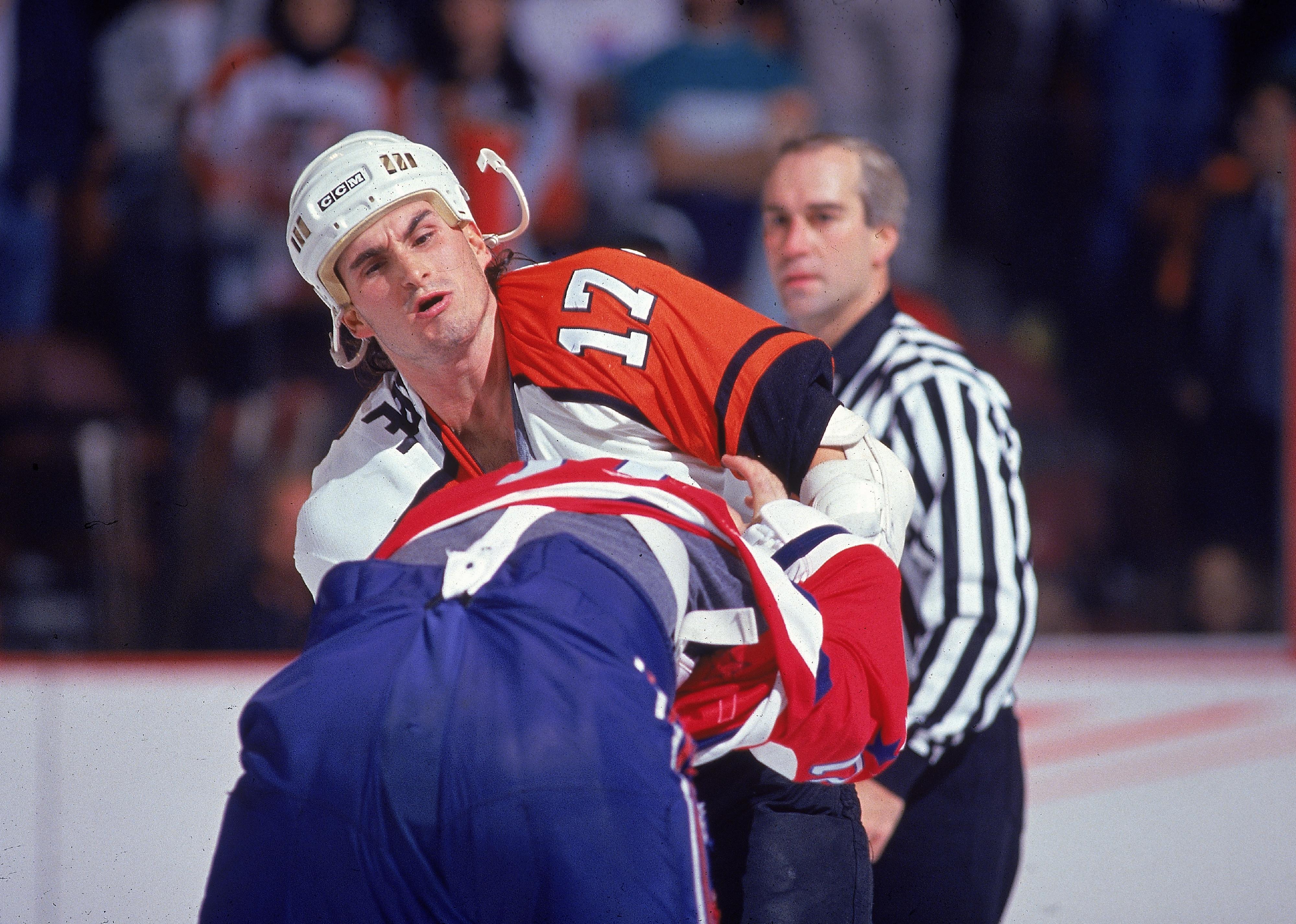 Craig Berube fights with Steve Leach of the Washington Capitals.