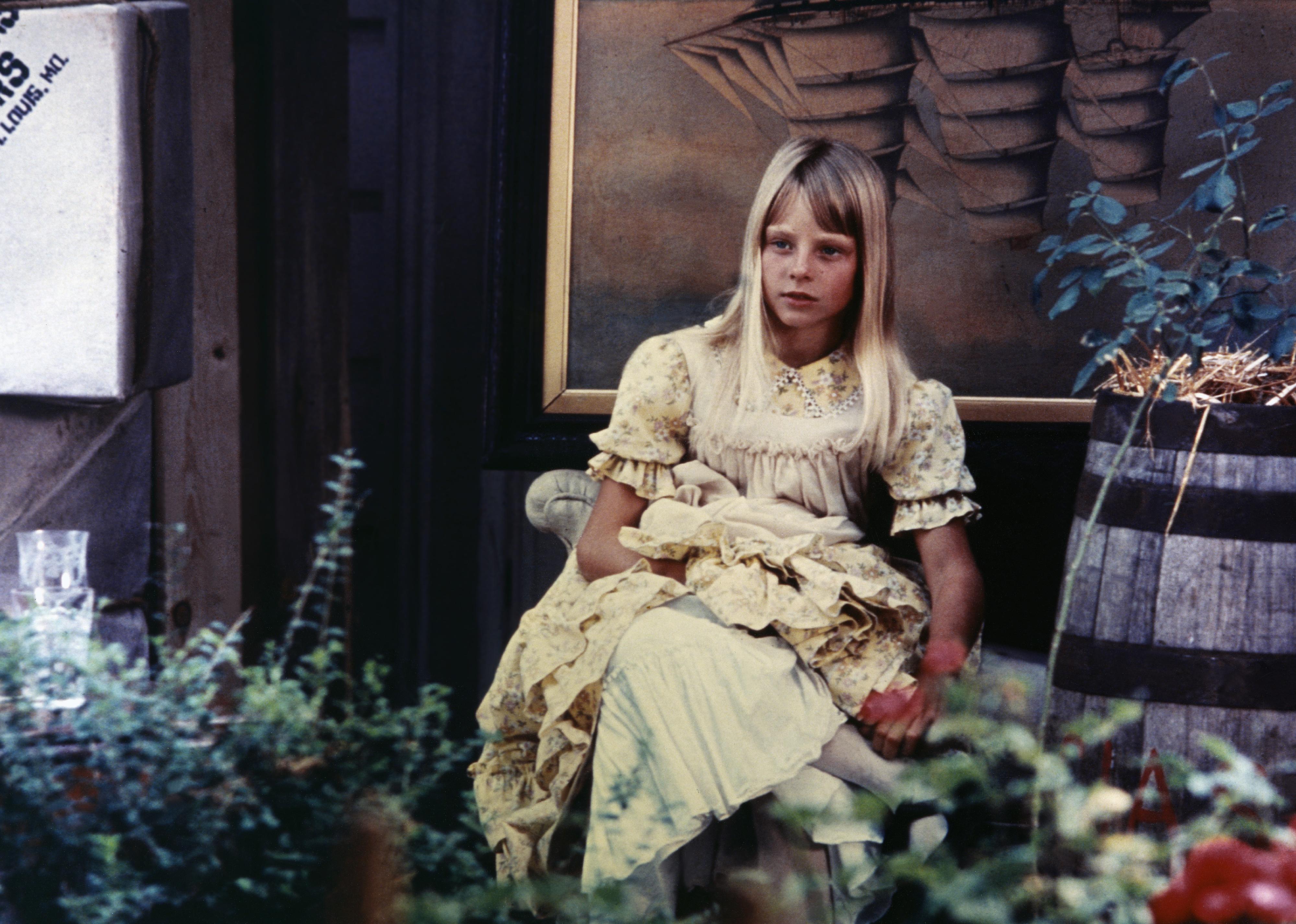 Jodie Foster on the set of "Alice Doesn't Live Here Anymore".