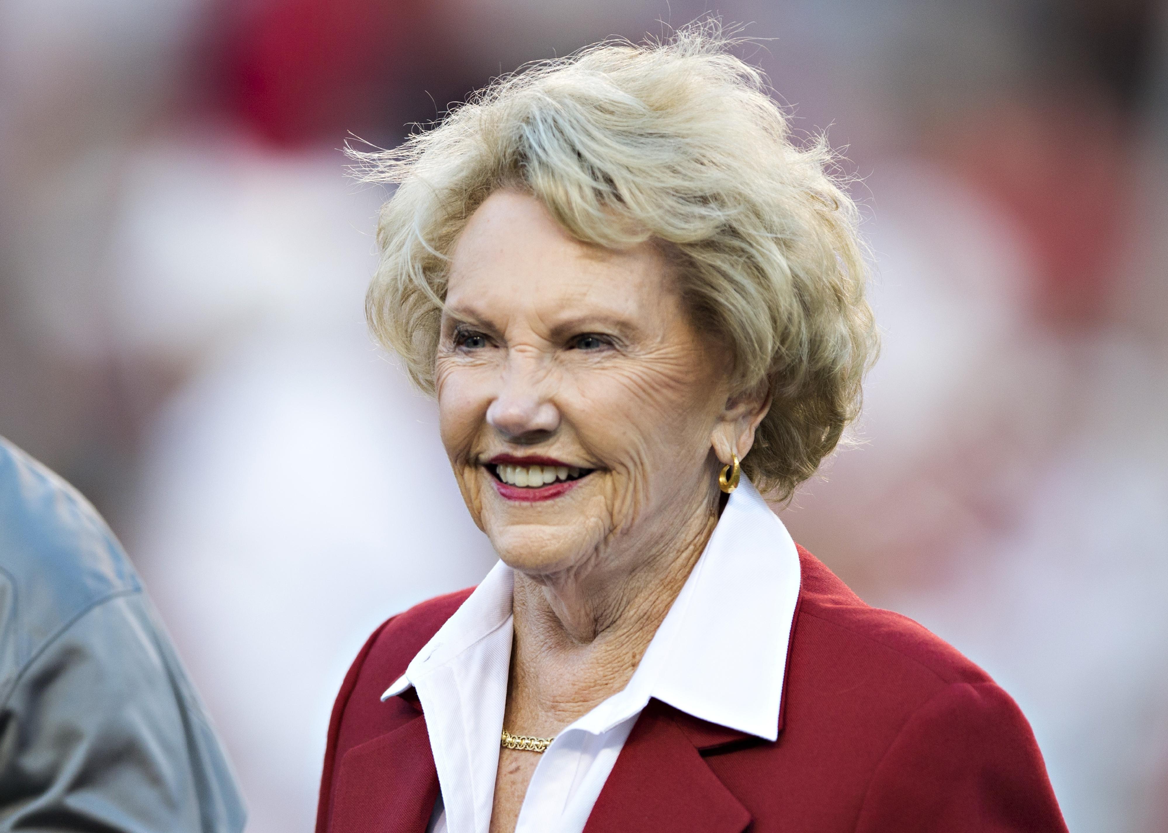 Johnelle Hunt before a Arkansas Razorbacks game
