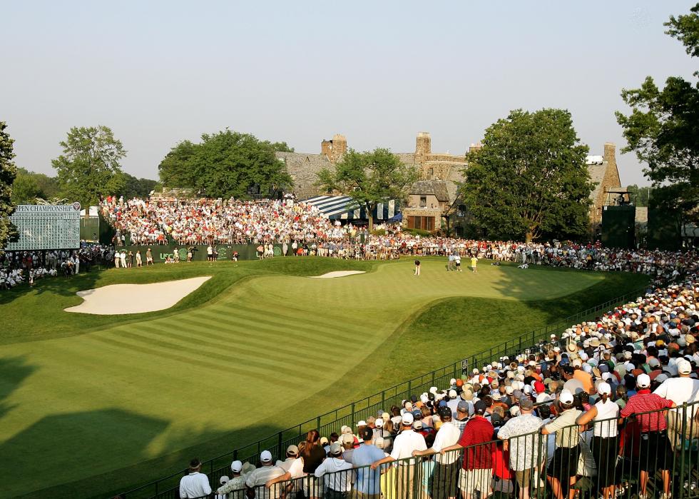 Colin Montgomerie putts on the 18th green during the final round of the 2006 US Open