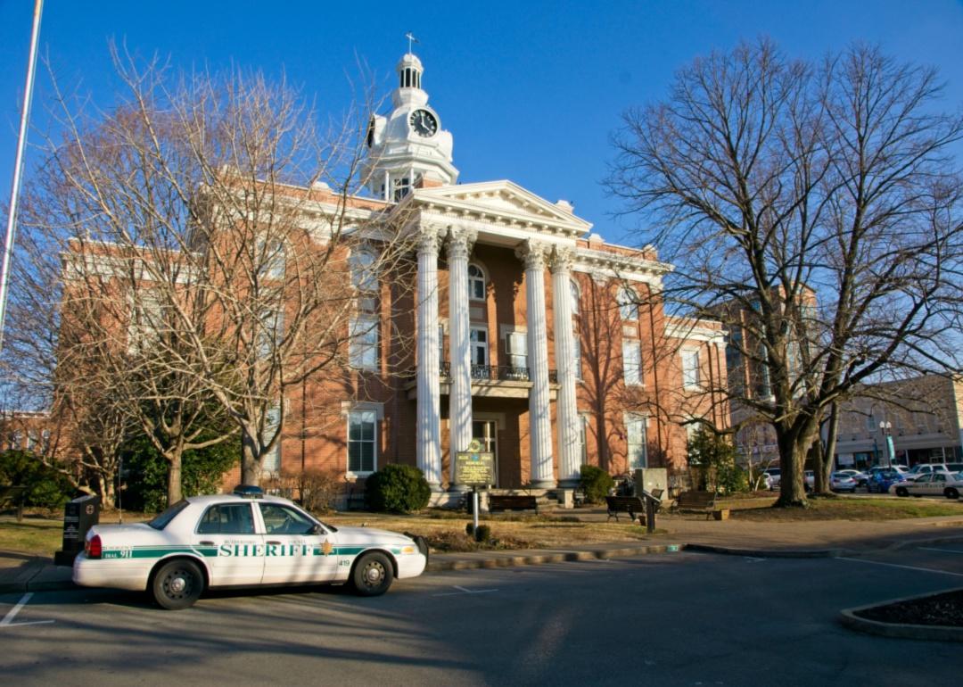 A historic white courthouse with columns in Murfreesboro, Tennessee.