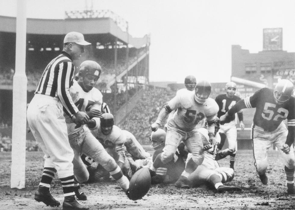 Players (Emlen Tunnell, number 45) running for the fumble, 1954.