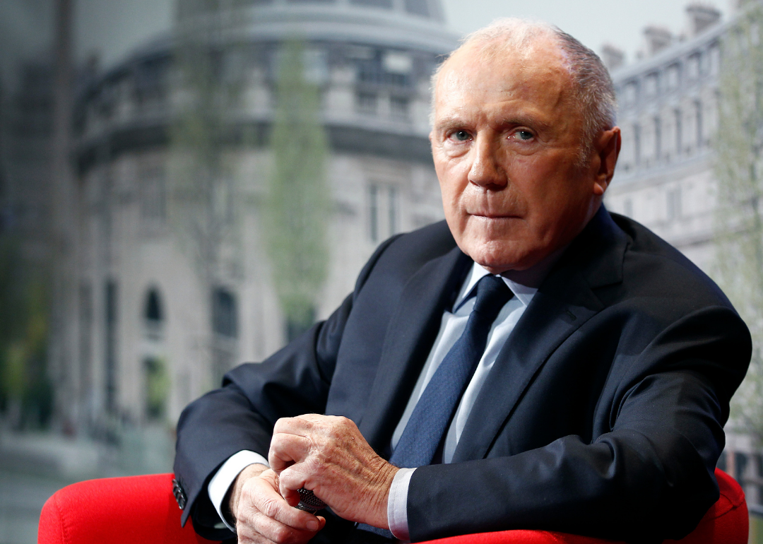 Portrait of François Pinault seated.