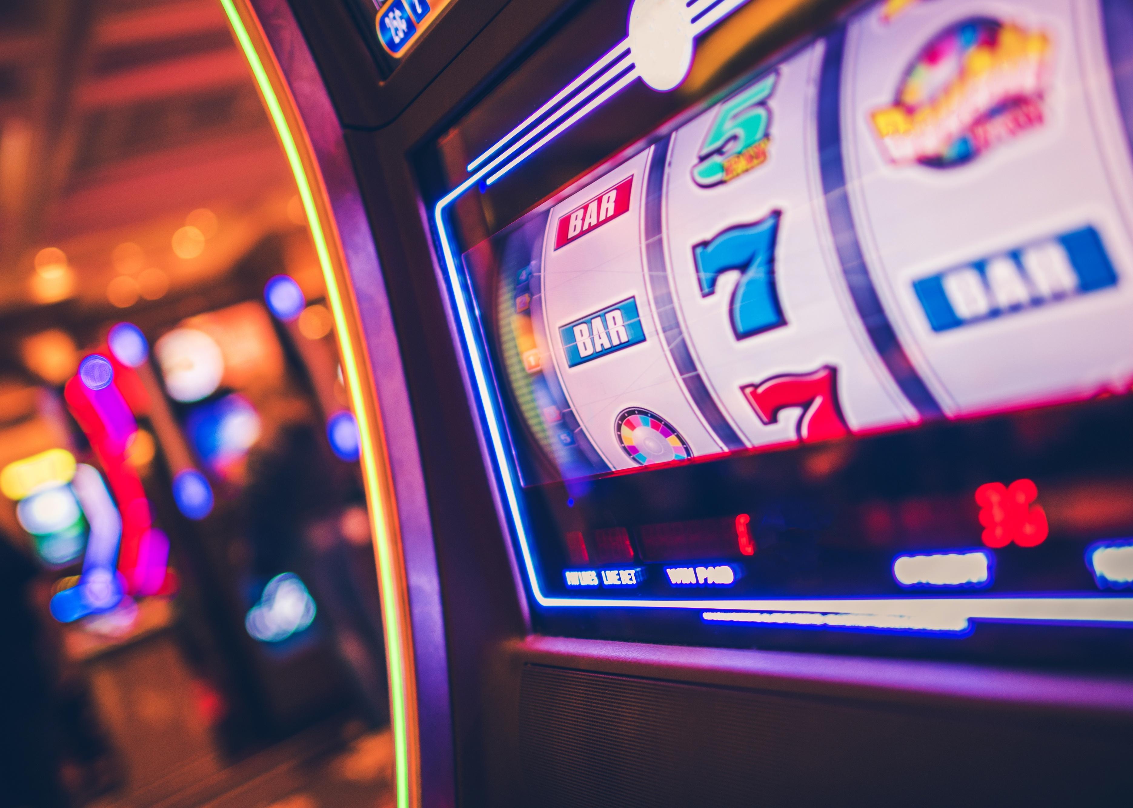Slot Machine with One Handed Bandit Game.