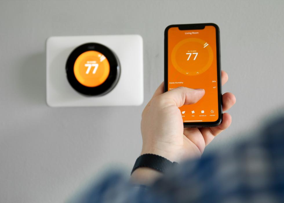Man uses a smart home app tocontrol temperatures