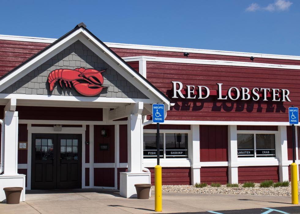 The exterior of a Red Lobster.