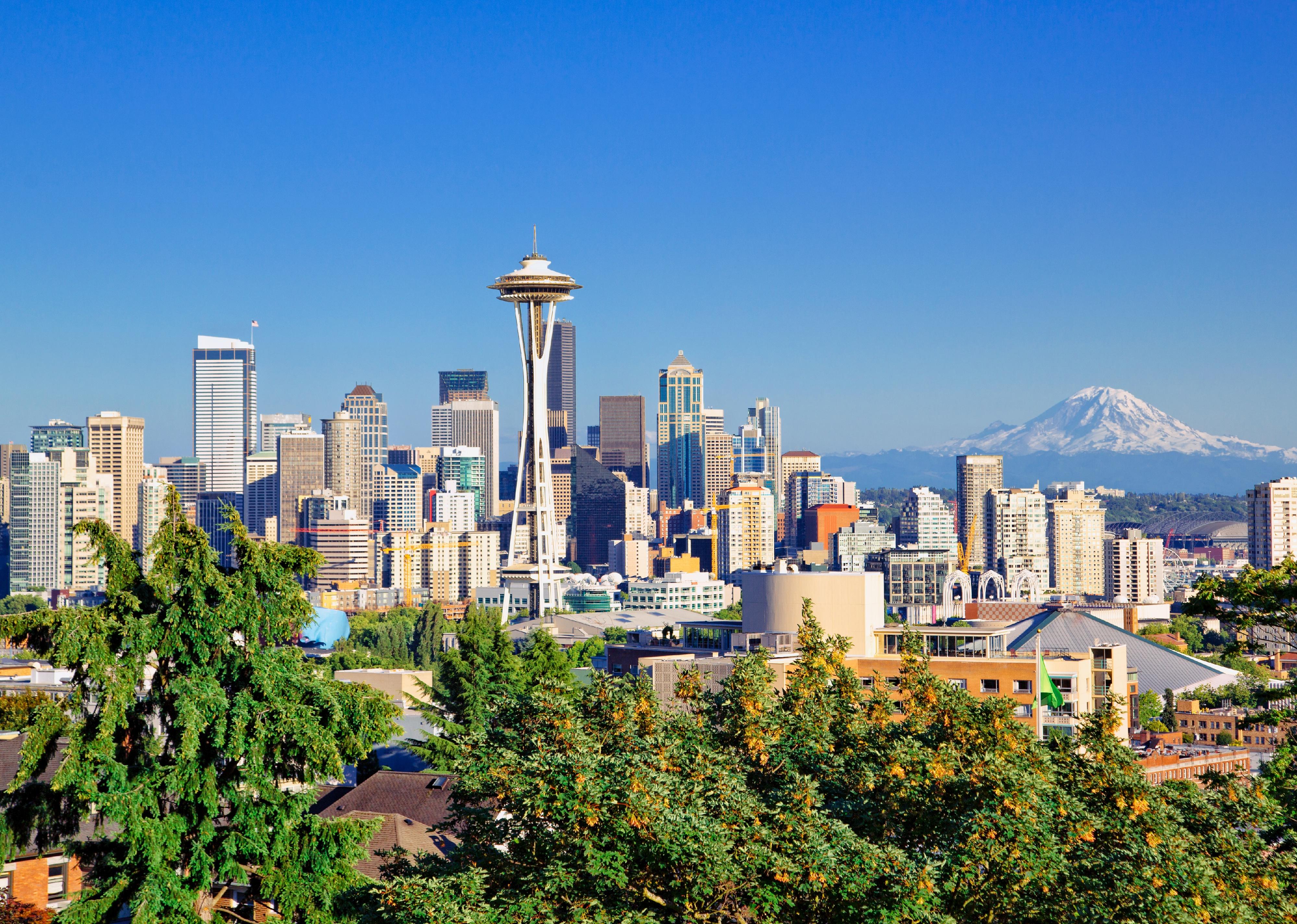 Seattle skyline and Mount Rainier on a clear day.