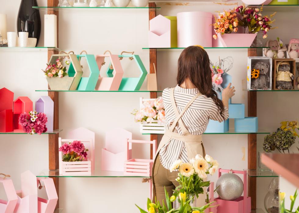 Florist decorates a window 