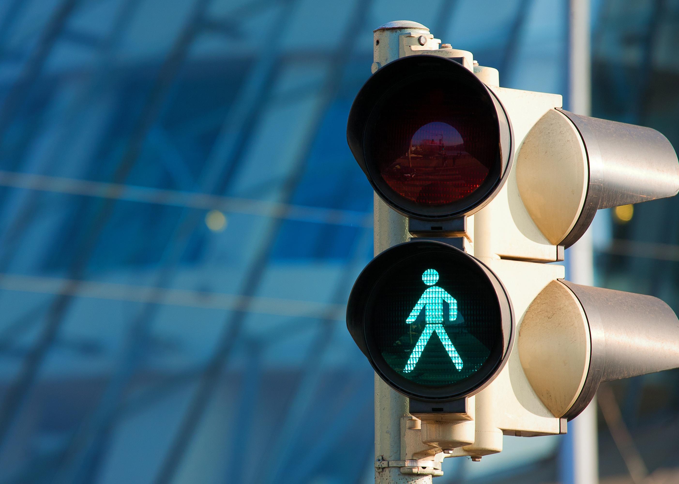Traffic crossing light on green