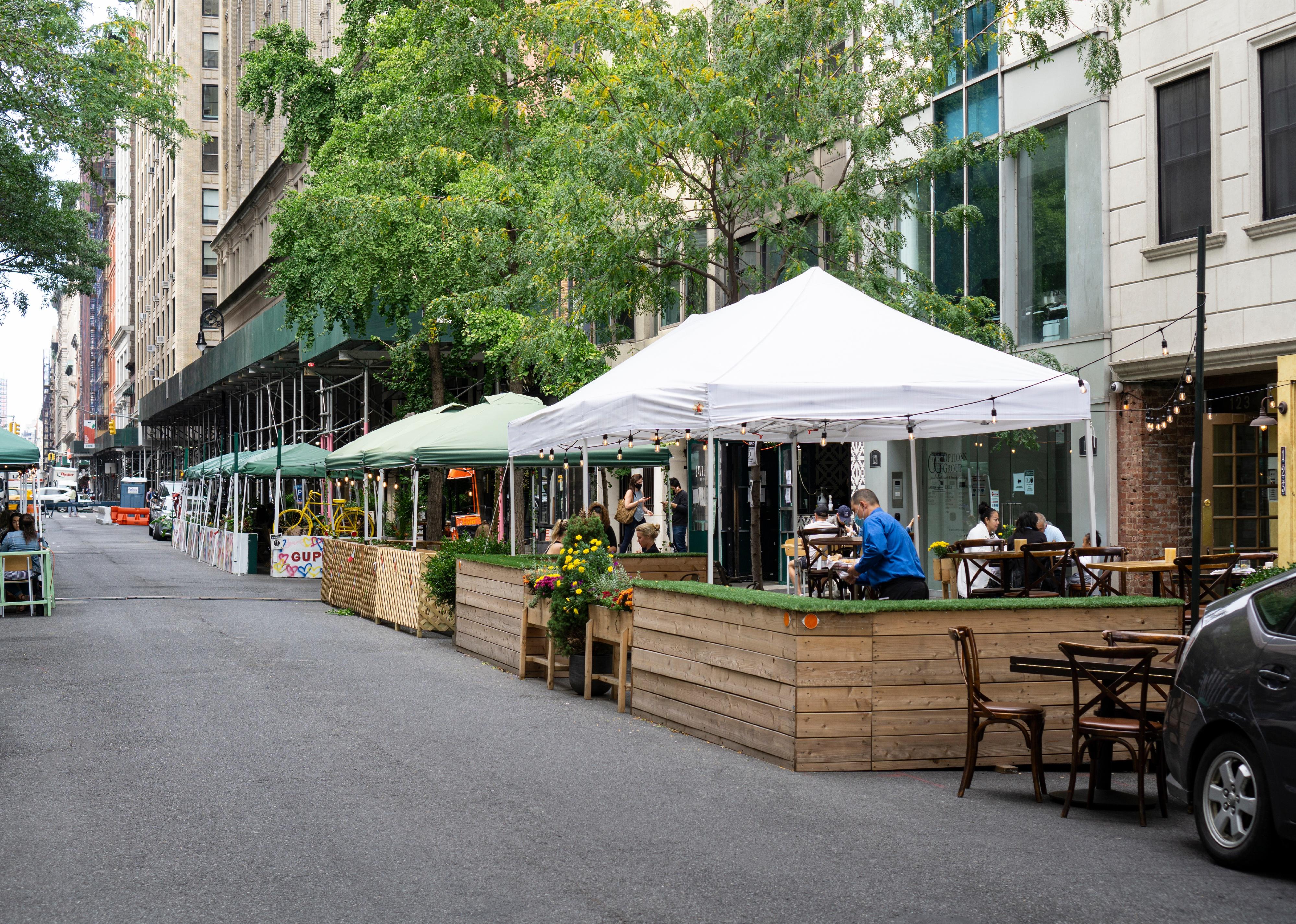 An outdoor restaurant in midtown Manhattan