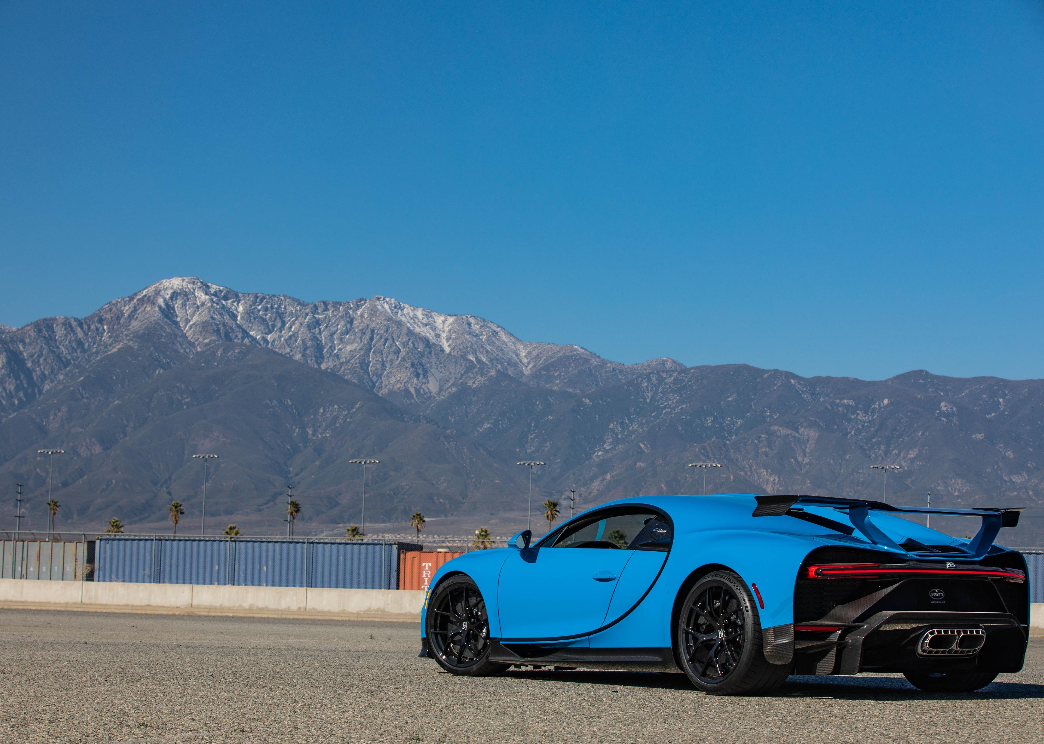 A blue Bugatti Chiron Pur Sport in Shanghai.