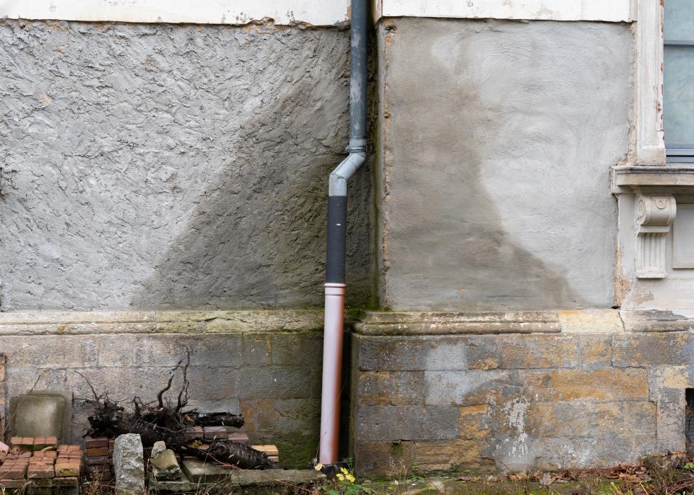 Water damage on exterior of a house