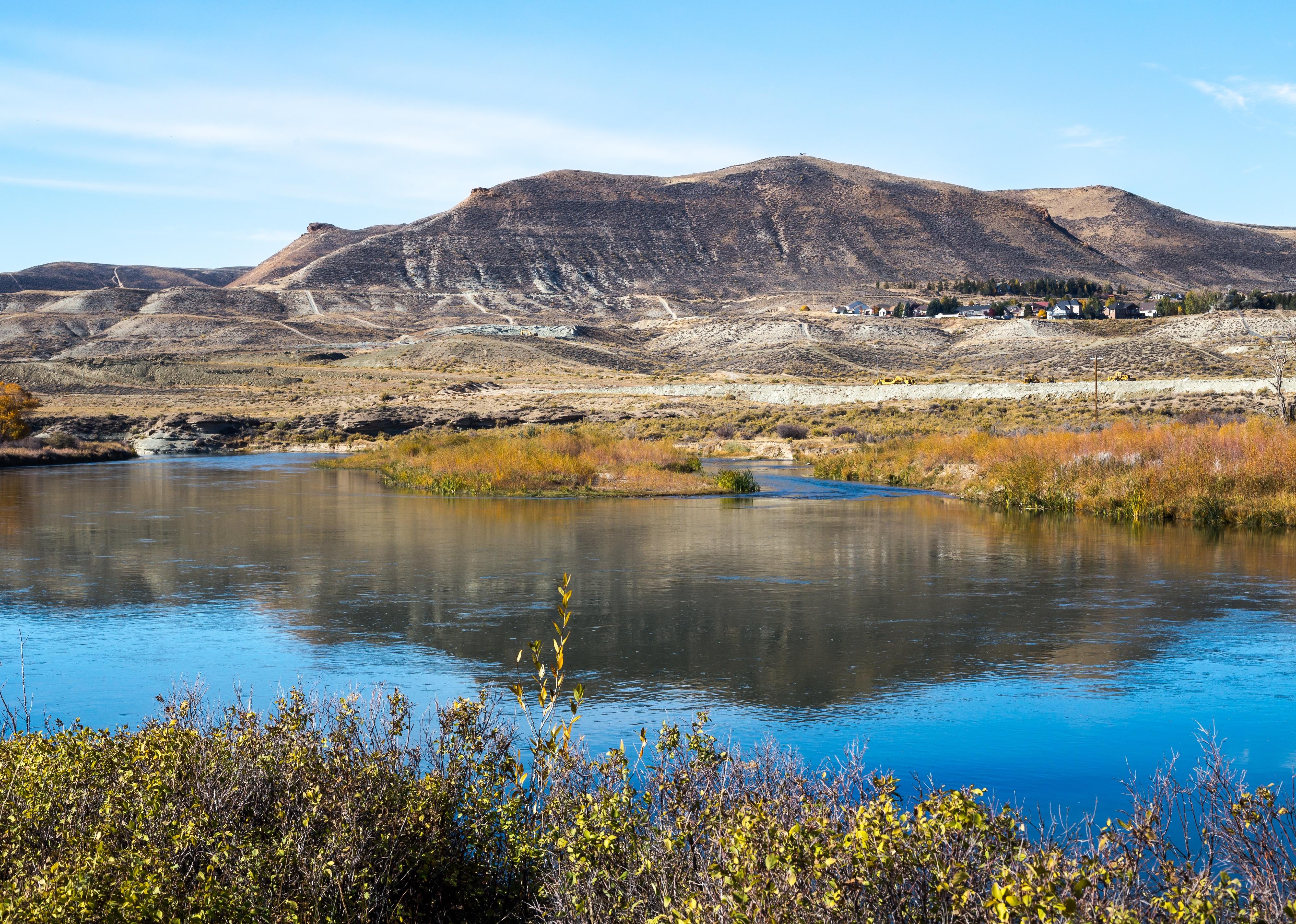 Autumn colors on the shores of Green River, Wyoming.