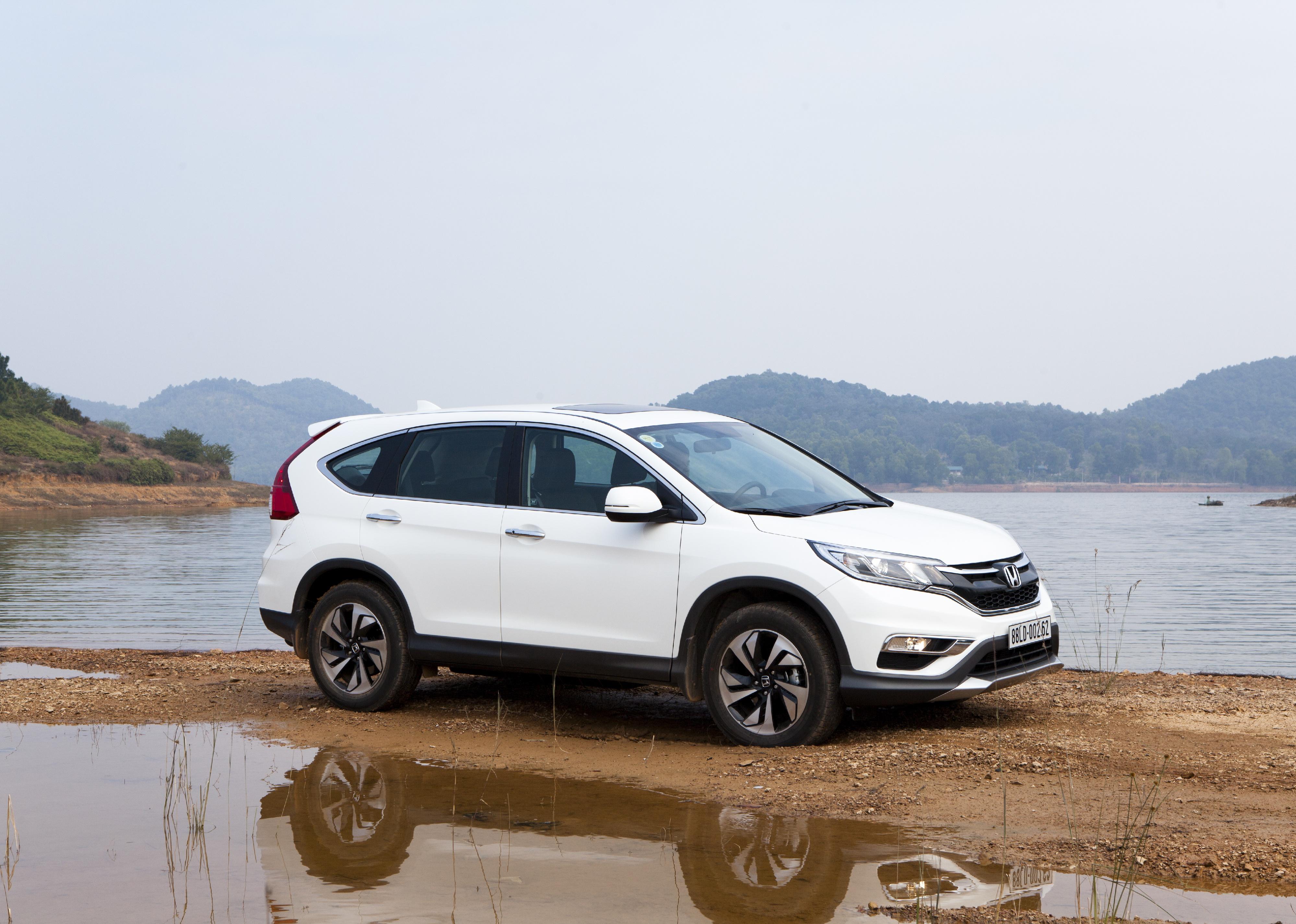 A Honda model CRV crossing mud road.