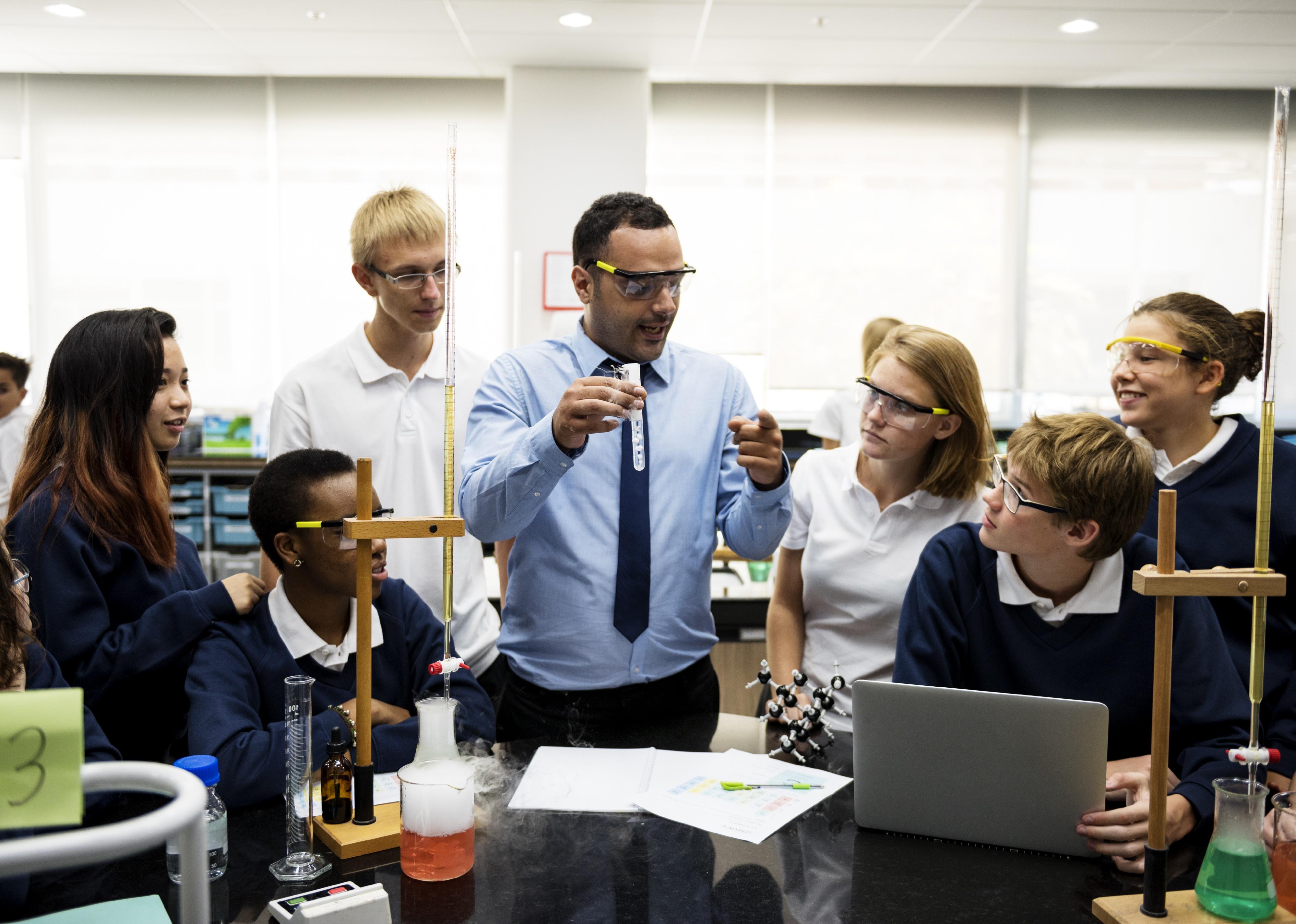 Group of students in laboratory.