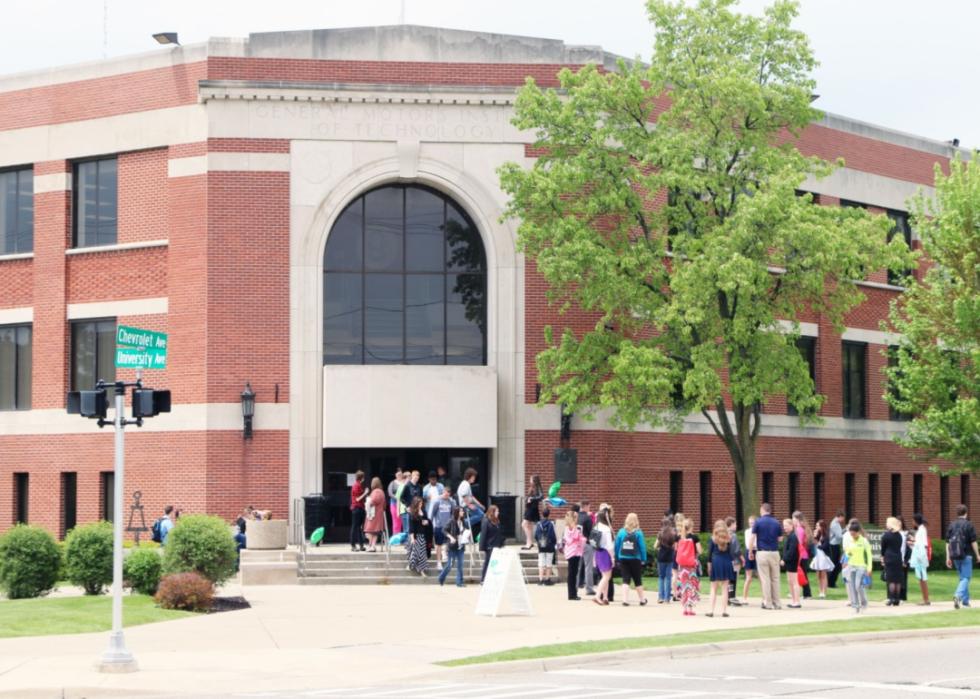 Students in front of Kettering University.